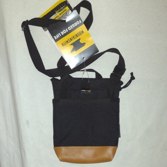 Mountaismith Crossbody Trippin' Pouch (J333) - Picture 2 of 6